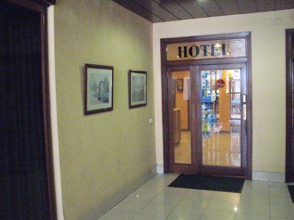 Hotel Achuri Vitoria-Gasteiz Exteriör bild