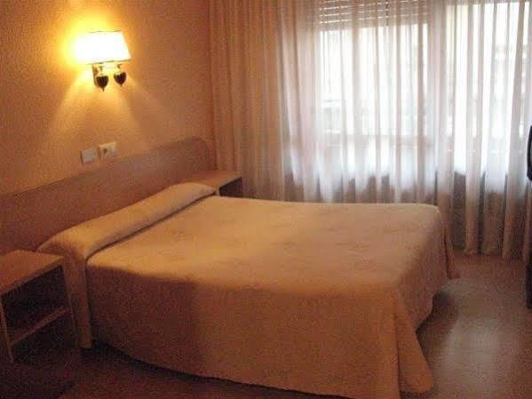 Hotel Achuri Vitoria-Gasteiz Exteriör bild